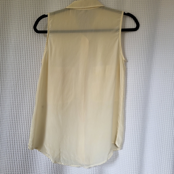 Judith & Charles cream silk sleeveless, button-up top with pockets - Picture 4 of 4